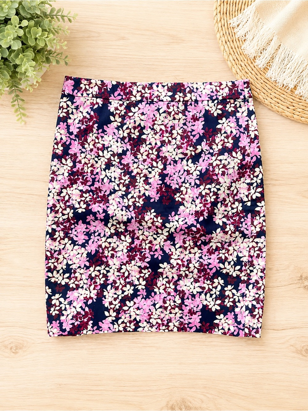 J.Crew The Pencil Skirt Floral Print Navy Pink Burgundy Size 2 Cotton Blend